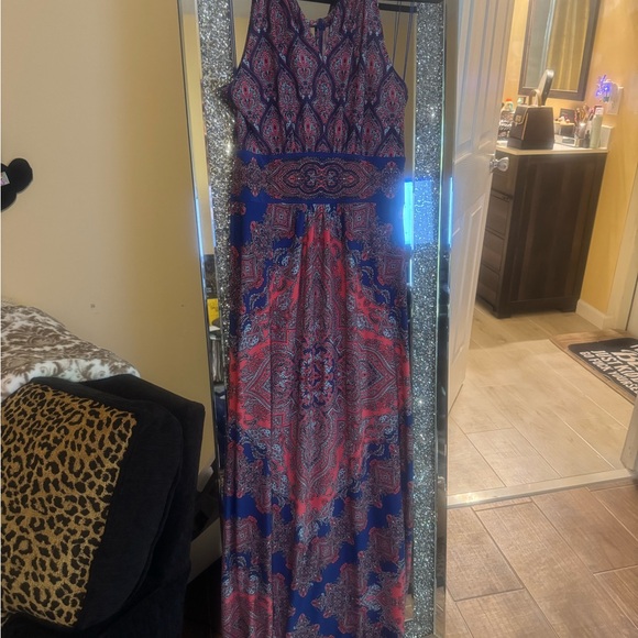 Elegant Blue and Red Paisley Maxi Dress - Picture 4 of 5